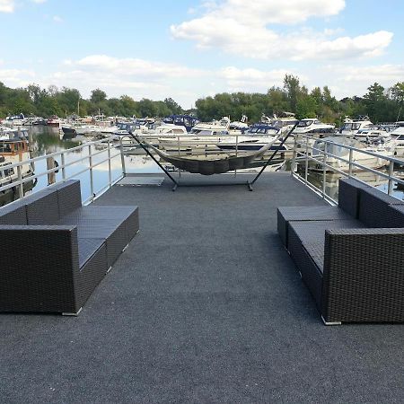فندق إيست موليسيفي  Bluebird House-Boat المظهر الخارجي الصورة