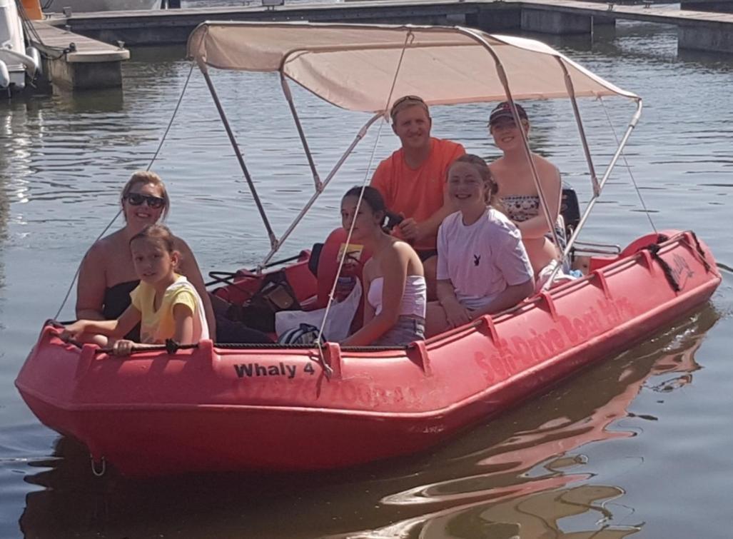 فندق إيست موليسيفي  Bluebird House-Boat المظهر الخارجي الصورة