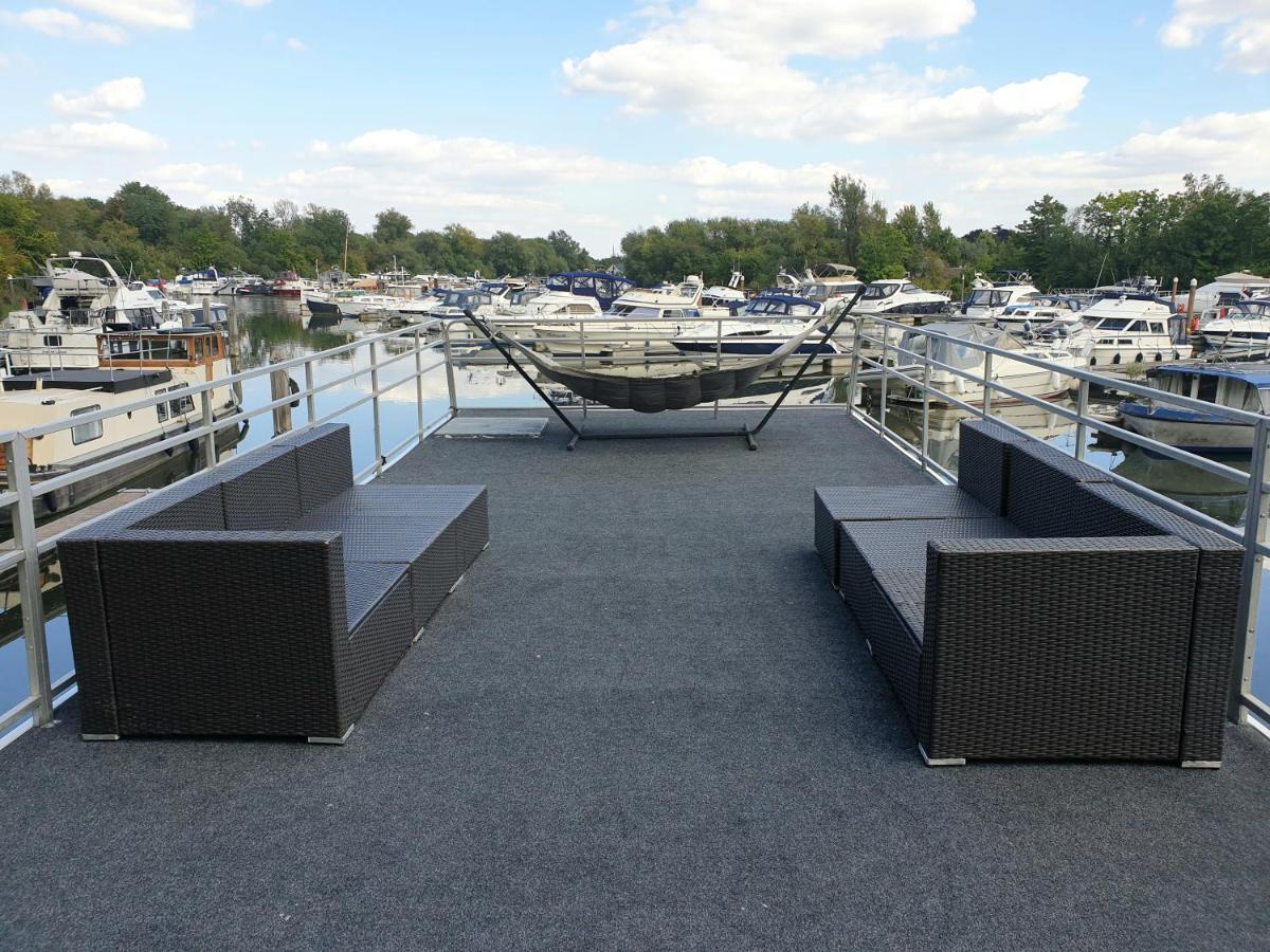 فندق إيست موليسيفي  Bluebird House-Boat المظهر الخارجي الصورة